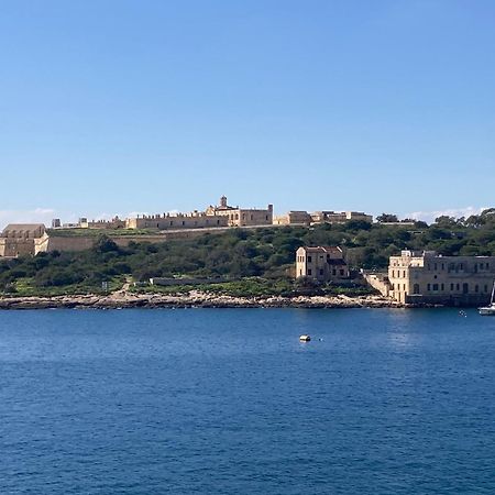 شقة Charming Central Townhouse In Sliema Steps From Promenade And Sliema Ferry المظهر الخارجي الصورة