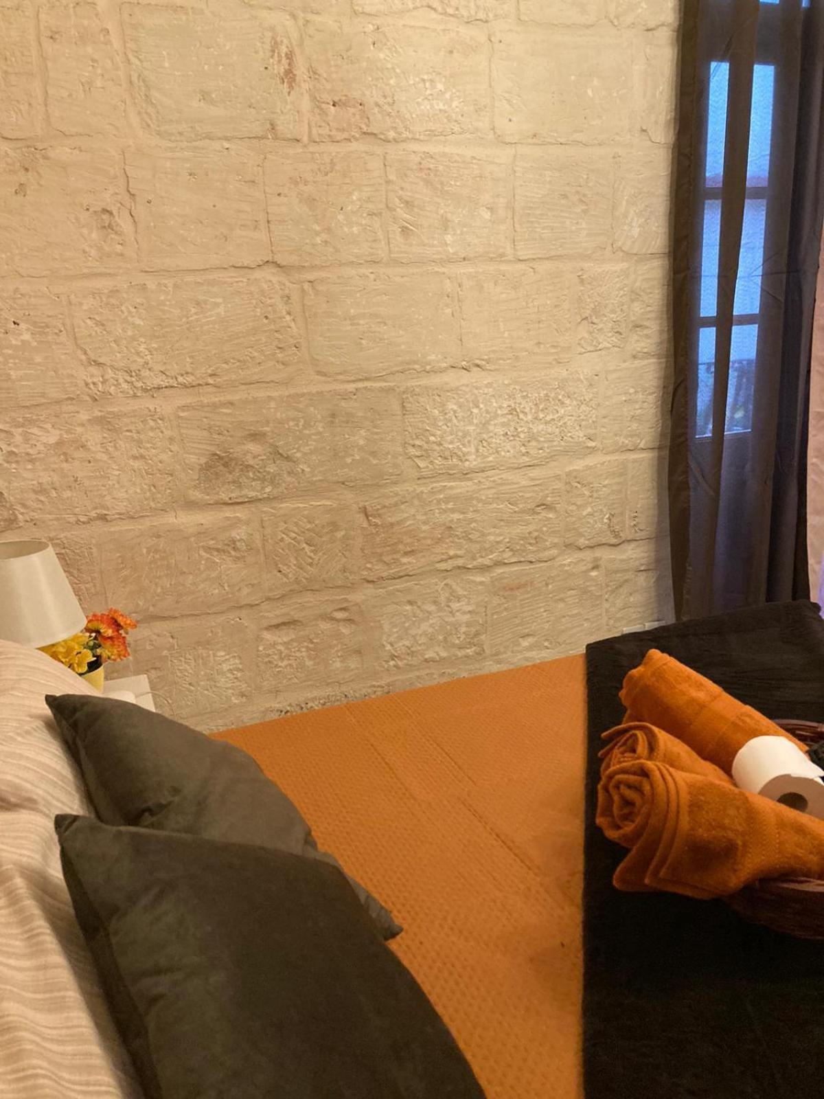 شقة Charming Central Townhouse In Sliema Steps From Promenade And Sliema Ferry المظهر الخارجي الصورة