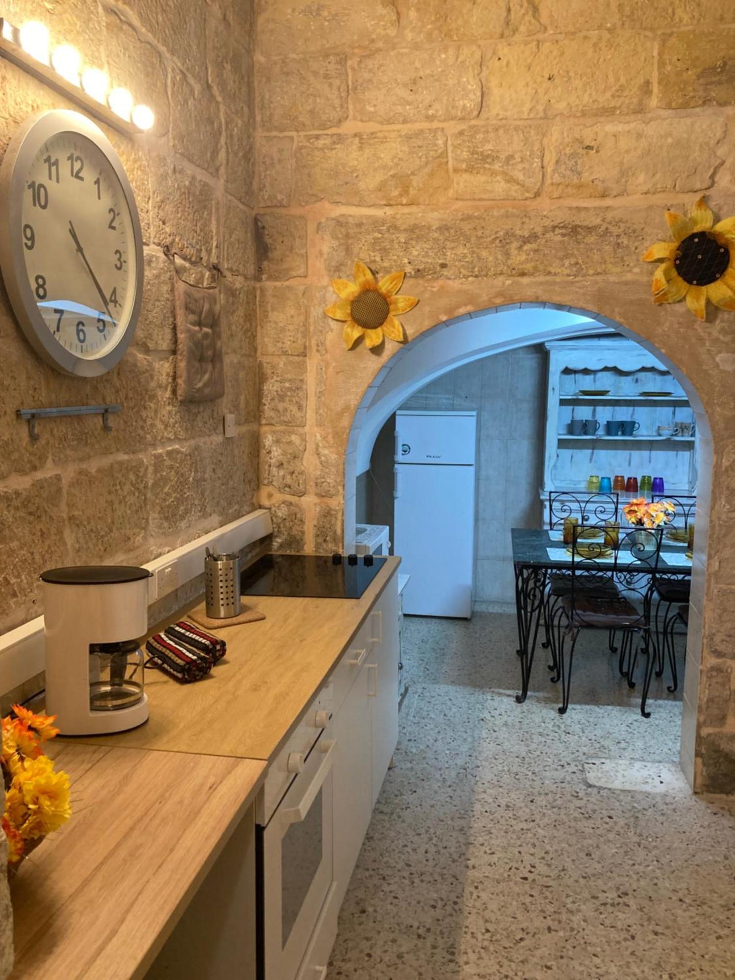 شقة Charming Central Townhouse In Sliema Steps From Promenade And Sliema Ferry المظهر الخارجي الصورة