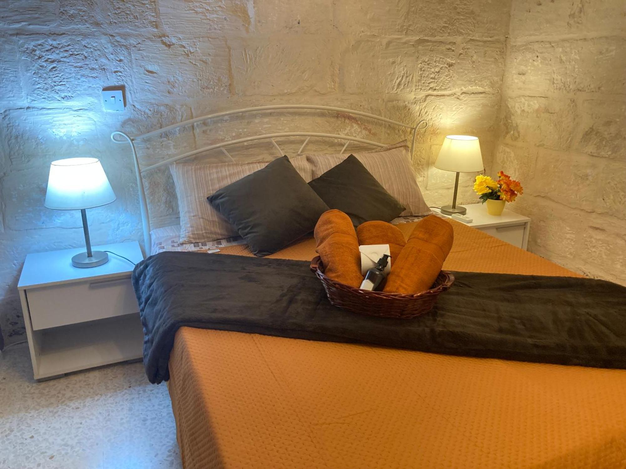 شقة Charming Central Townhouse In Sliema Steps From Promenade And Sliema Ferry المظهر الخارجي الصورة