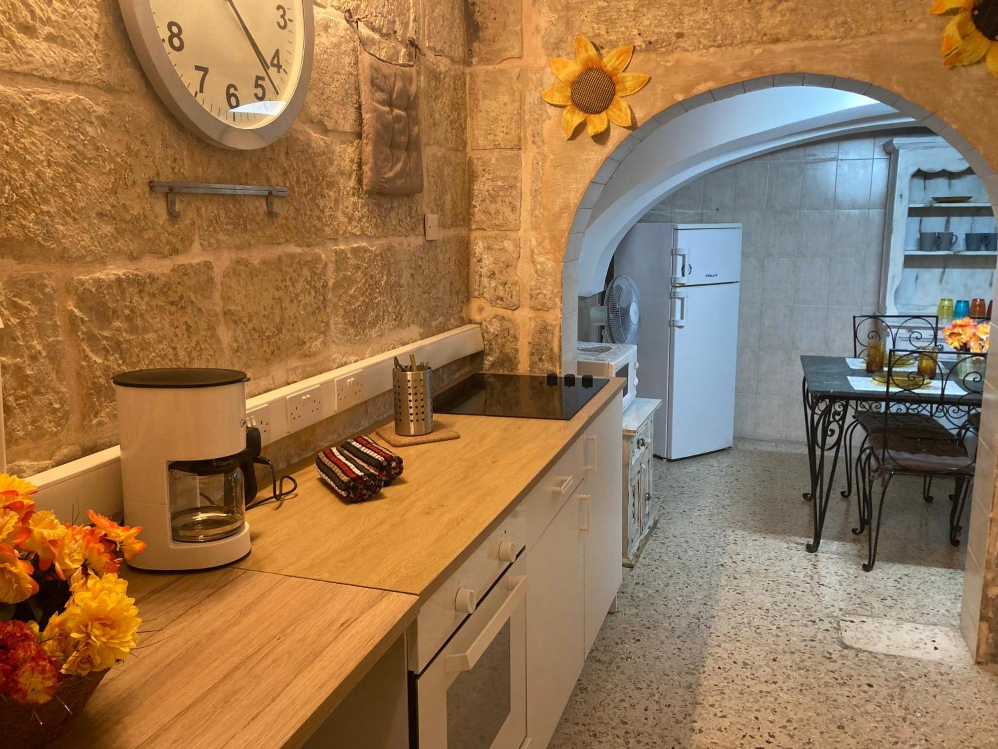 شقة Charming Central Townhouse In Sliema Steps From Promenade And Sliema Ferry المظهر الخارجي الصورة