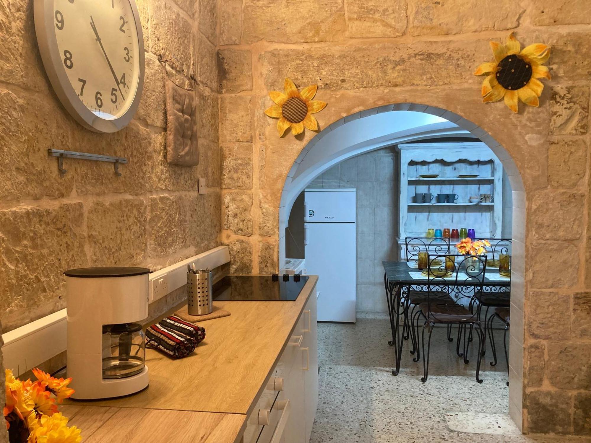 شقة Charming Central Townhouse In Sliema Steps From Promenade And Sliema Ferry المظهر الخارجي الصورة