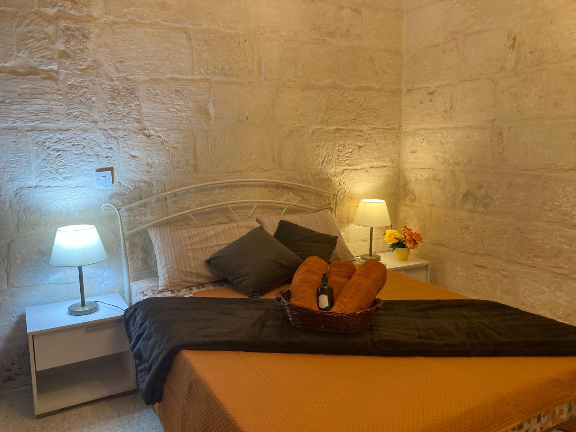 شقة Charming Central Townhouse In Sliema Steps From Promenade And Sliema Ferry المظهر الخارجي الصورة